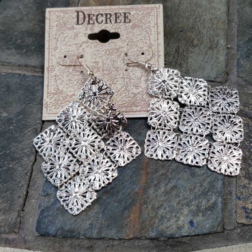 Decree Earrings - Picture 3 of 3